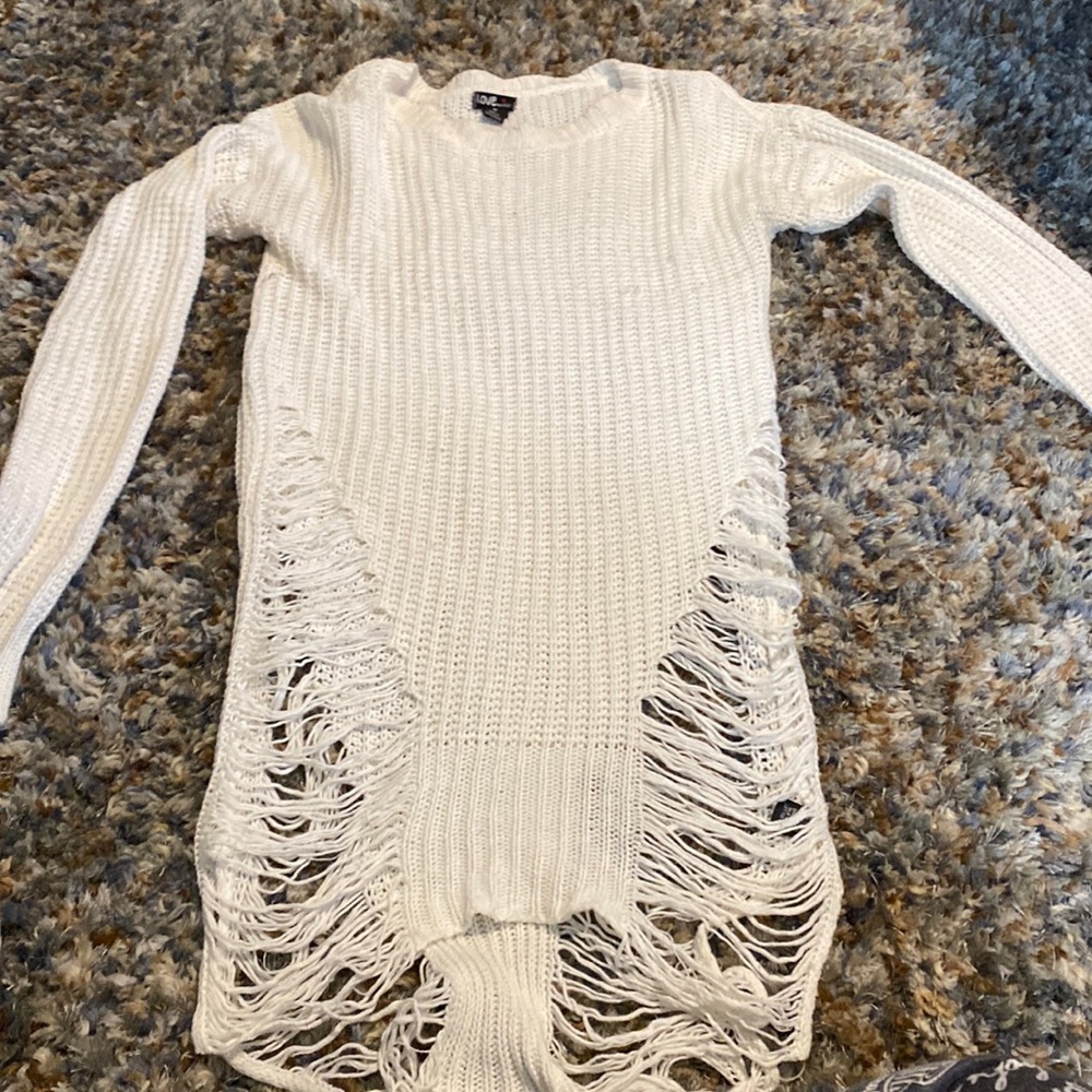 fits like a dress but you can pull it up and it’ll be a cute shirt